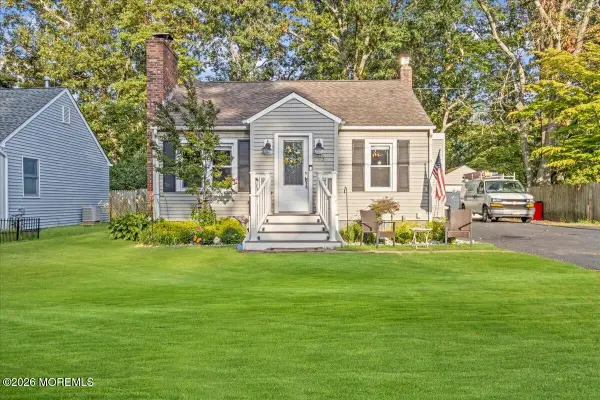 15 Chestnut Street, Waretown, NJ 08758