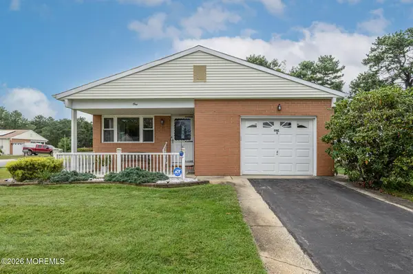1 Selkirk Avenue, Toms River, NJ 08757