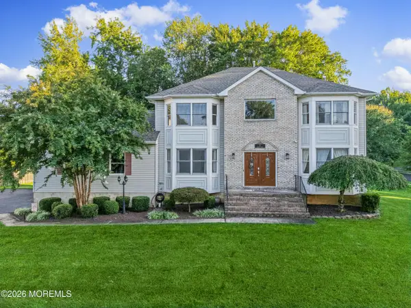 11 Camelot Drive, Monroe, NJ 08831