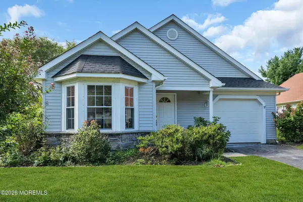 4 Oakmont Road, Lakewood, NJ 08701