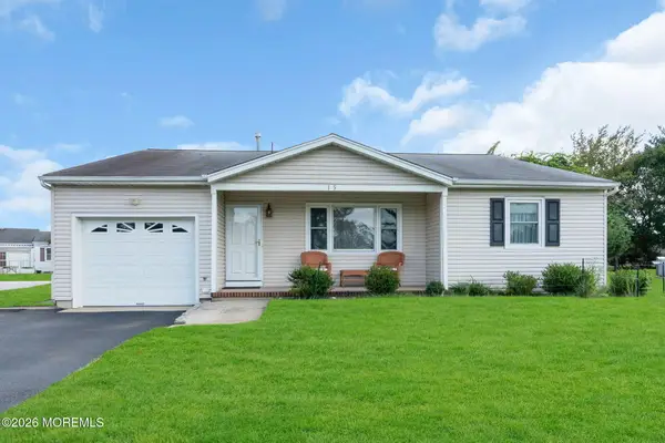 15 Wiltshire Court, Toms River, NJ 08757