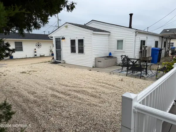 100 Plover Way, Lavallette, NJ 08735