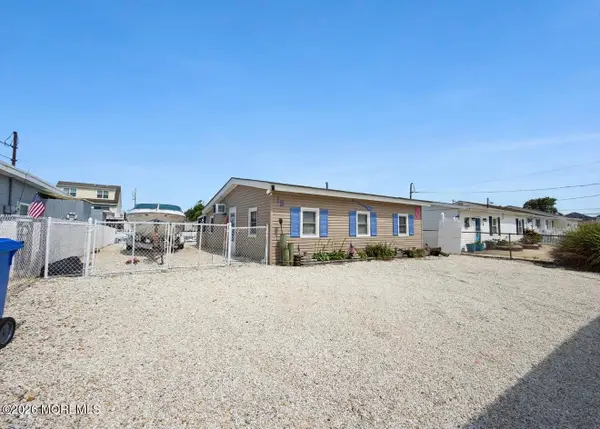 15 Beverly Lane, Manahawkin, NJ 08050