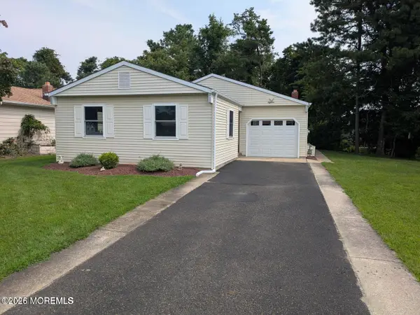 18 Maison Way, Toms River, NJ 08757