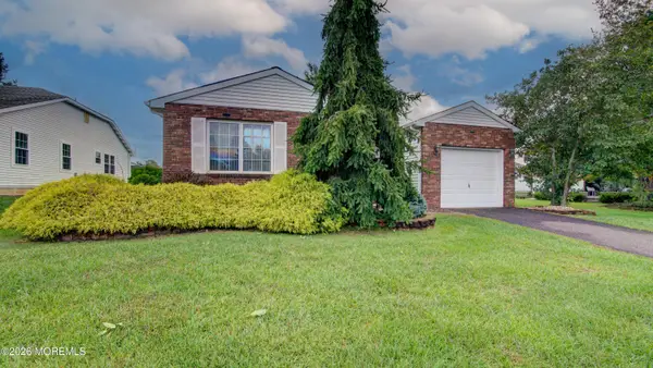 4 Lesley Drive, Marlboro, NJ 07746