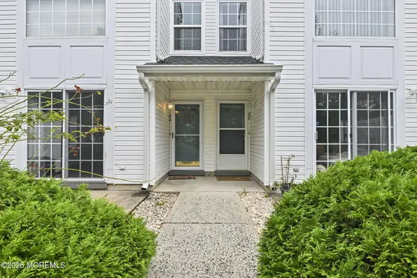 22 Dover Court, Tinton Falls, NJ 07712