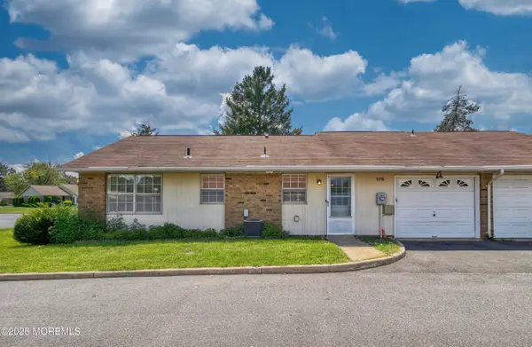 32D Yorkshire Court #D, Manchester, NJ 08759