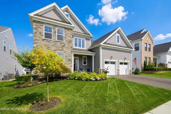 8 Ashlynn Court, Manalapan, NJ 07726