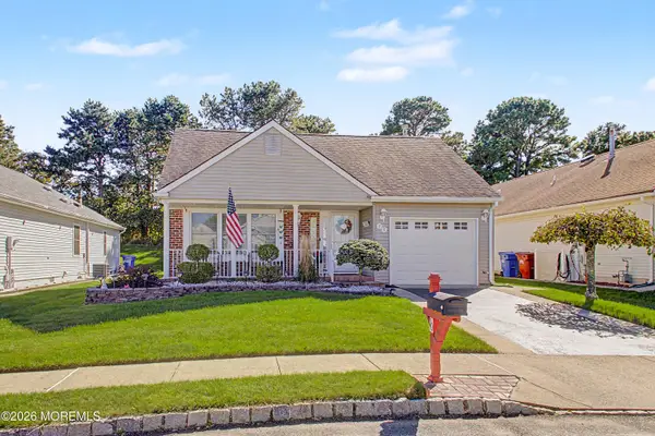 70 Canterbury Lane, Toms River, NJ 08757