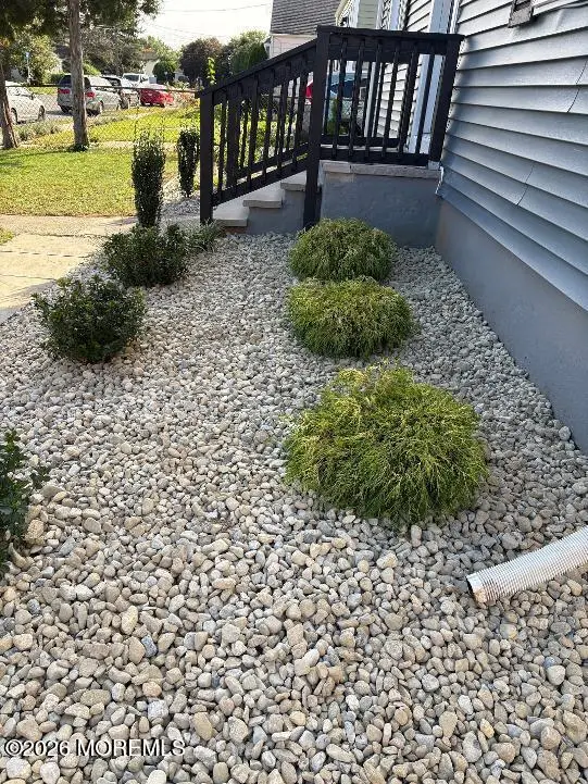 16 Oakwood Place, North Brunswick, NJ 08902 - #2