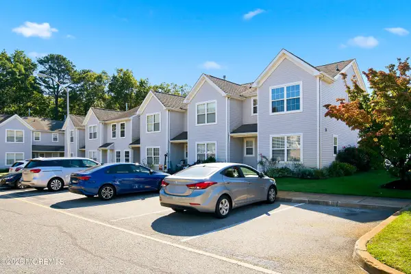 301 Prosperity Court #301, Toms River, NJ 08755