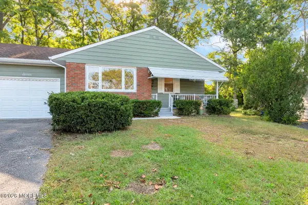 7 Bellflower Court, Toms River, NJ 08755