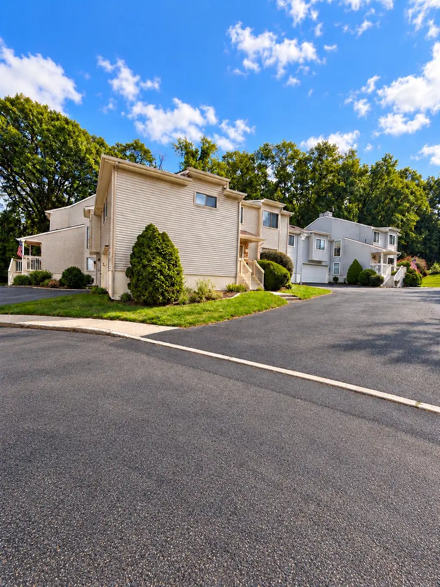 18 Oxford Lane, Middletown, NJ 07748 - #2