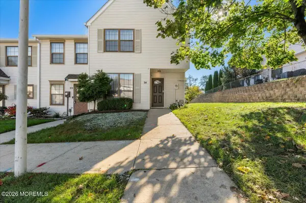 54 Queens Way, Englishtown, NJ 07726