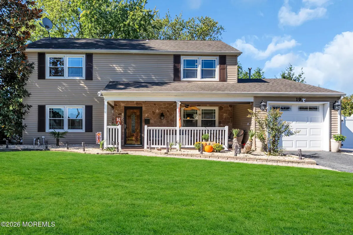 19 Ambler Lane, Aberdeen, NJ 07747 - #1