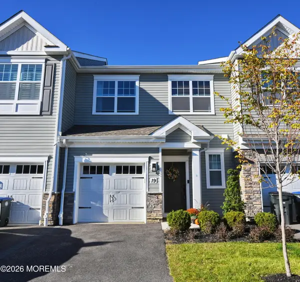 19 Coburgh Drive, Wall, NJ 07753