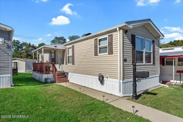 49 Shore Haven Park, Hazlet, NJ 07730