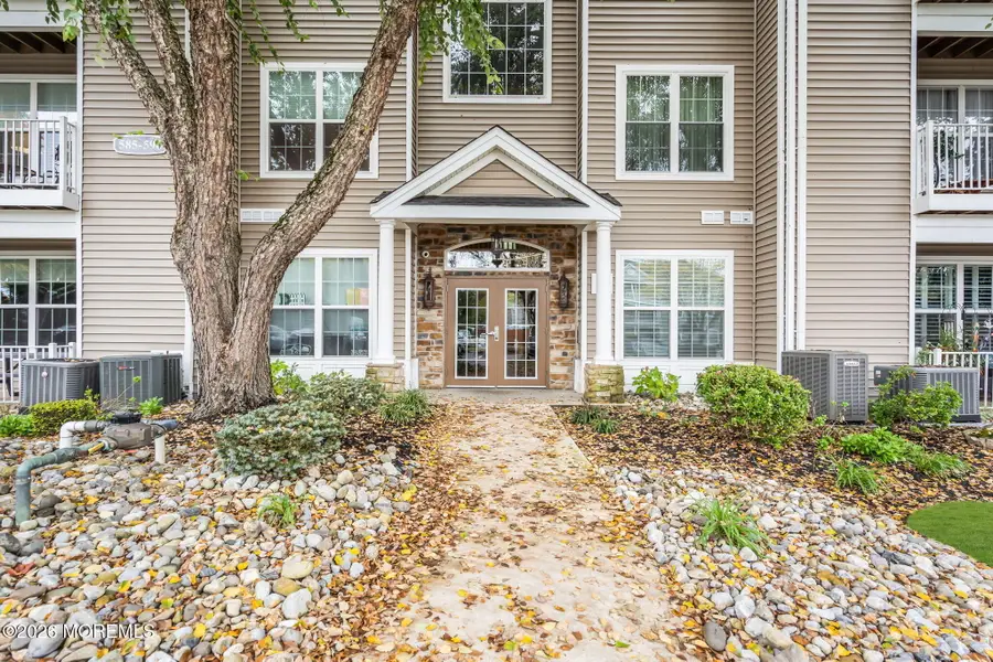 589 St Andrews Place, Manalapan, NJ 07726 - #2