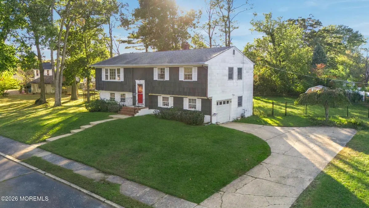 3 Roslyn Drive, Oakhurst, NJ 07755 - #1