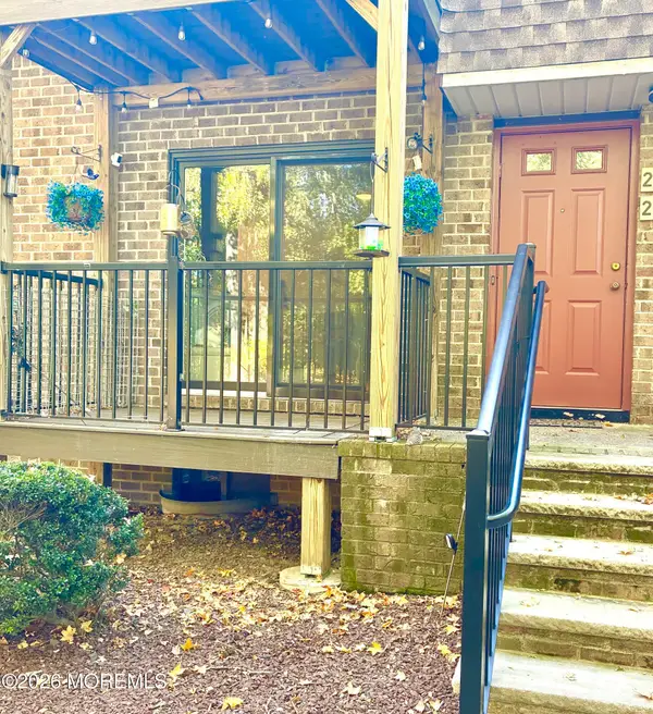 21 Ginger Court, Eatontown, NJ 07724