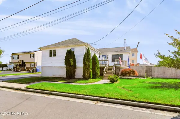 5 Pinehurst Avenue, Port Monmouth, NJ 07758