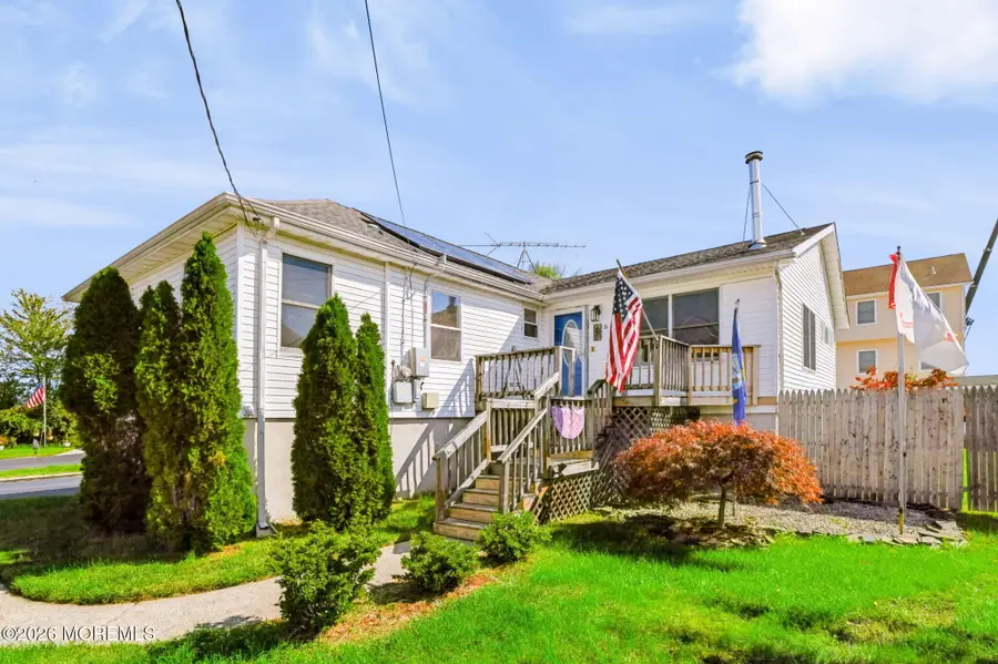 5 Pinehurst Avenue, Port Monmouth, NJ 07758 - #2