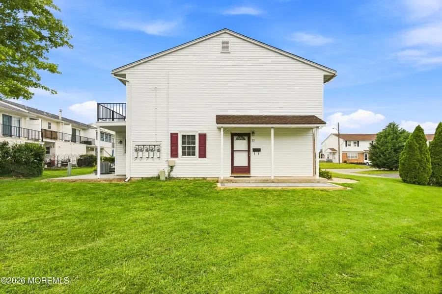 21 Iowa Court, Matawan, NJ 07747 - #3