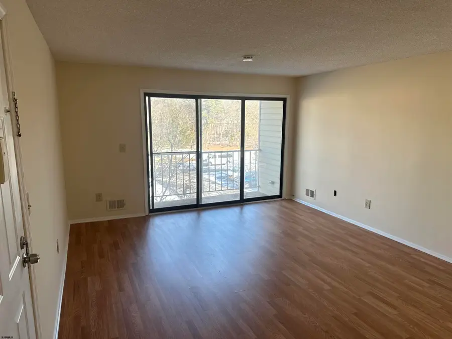 203 Colonial Ct #203, Absecon, NJ 08205 - Image #2