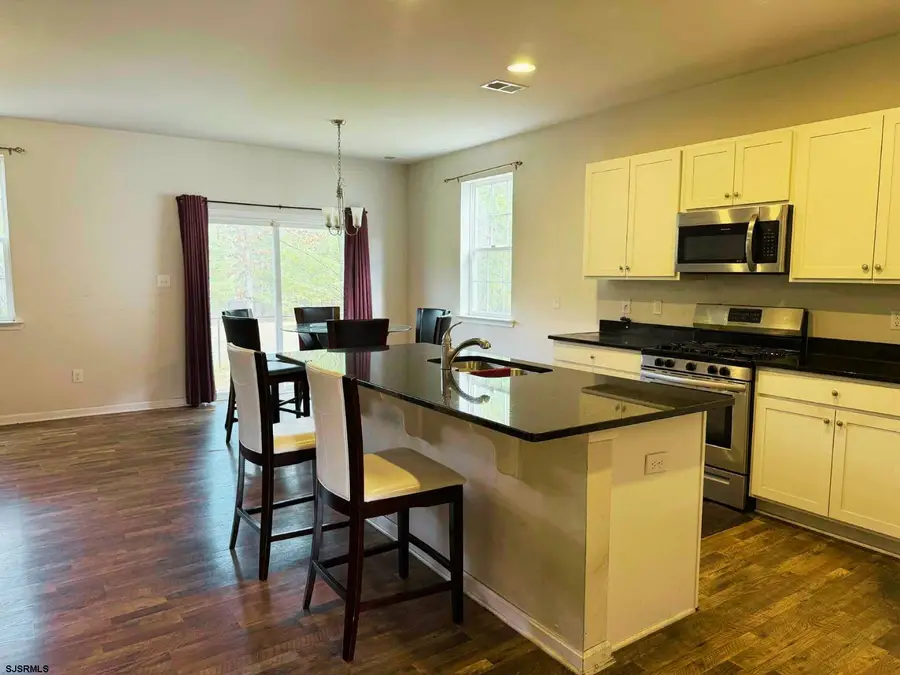 111 Crystal Lake Dr, Egg Harbor Township, NJ 08234-8705 - Image #3
