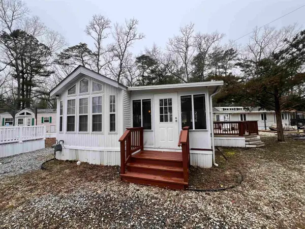 135 Thompson #82 Ln, Egg Harbor Township, NJ 08234