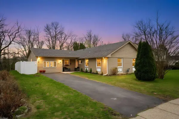 126 Millbrook Dr, Burlington, NJ 08046