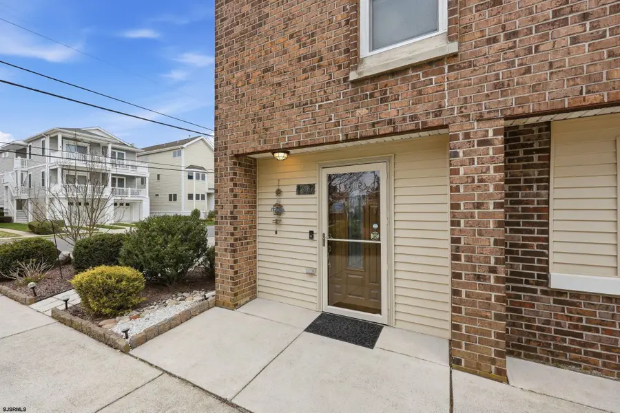28 N Washington Ave, Margate City, NJ 08402 - #3