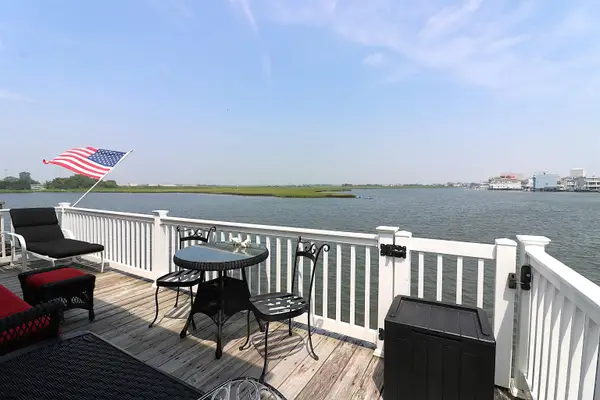 109 N Surrey Ave, Ventnor, NJ 08406