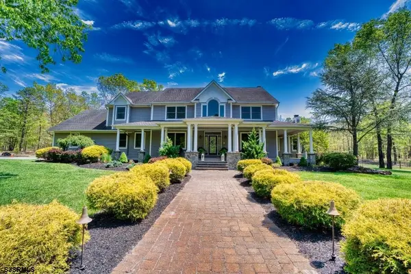 2431 6th Ave, Hammonton, NJ 08037-4136