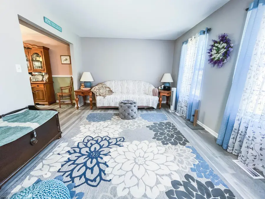 6138 Robin Dr, Hamilton, NJ 08330 - #3