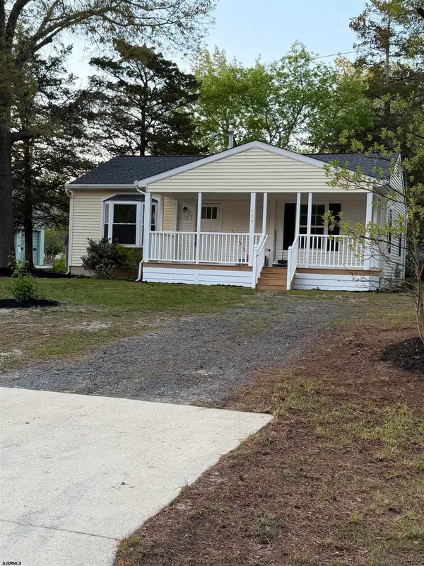 709 E Pennsylvania Ave, Absecon, NJ 08205-9205