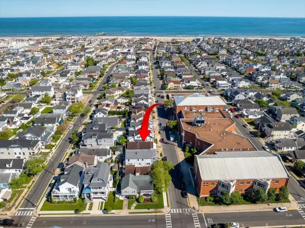 117 N Granville Ave, Margate, NJ 08402