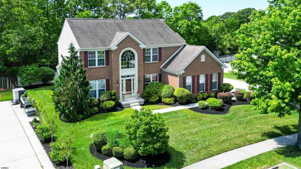8 Gallant Fox Road, Egg Harbor Township, NJ 08234