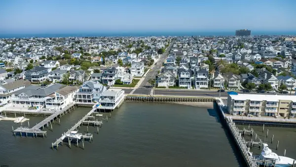 100-10 Bay Ave, Ocean City, NJ 08226