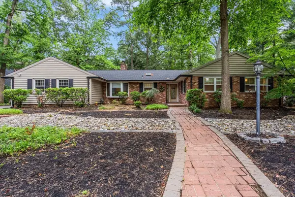12 Indian King Dr, Cherry Hill, NJ 08003
