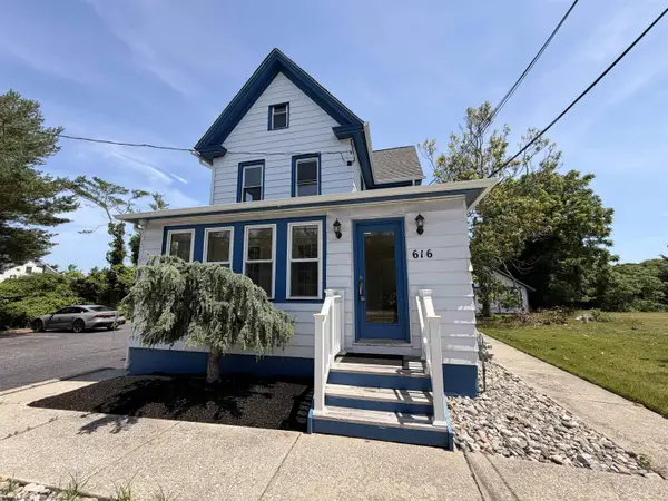 616 W Ocean Heights Ave, Linwood, NJ 08221-1016