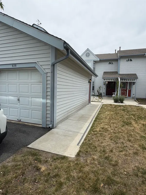658 E Lakefront Circle #658, Absecon, NJ 08205