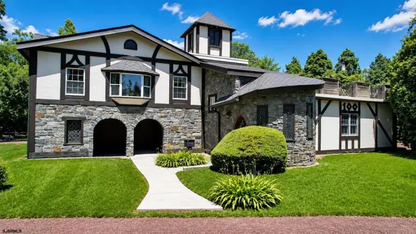 100 Van Sant Ave, Linwood, NJ 08221