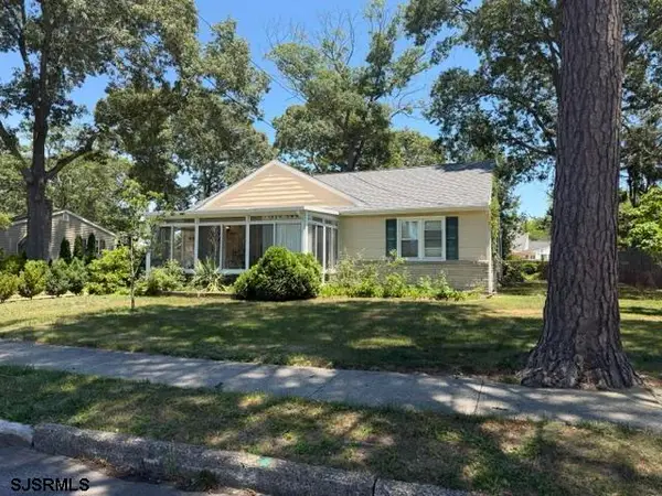40 Dogwood Dr, Somers Point, NJ 08244-1202
