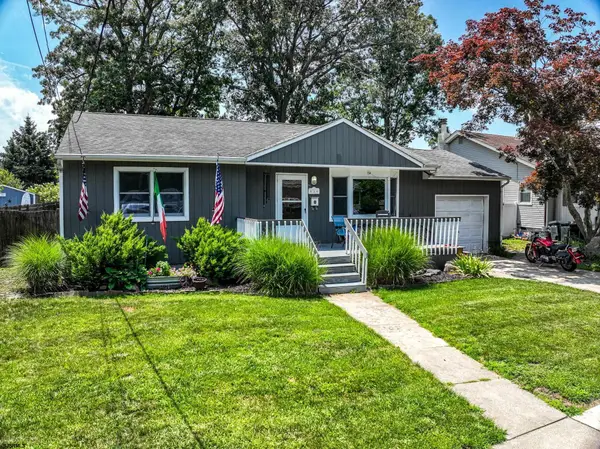 216 Ridgewood Dr, Northfield, NJ 08225