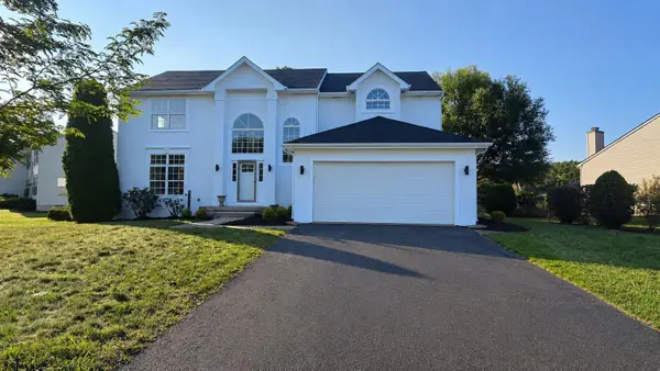 1055 Huntingdon Dr, Williamstown, NJ 08094