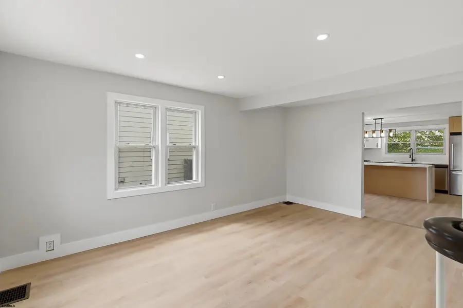 33 Morris Ave, Burlington, NJ 08016 - #3