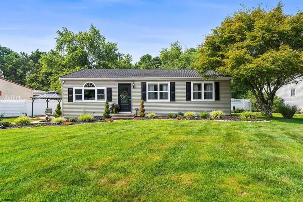 109 S River Dr, Williamstown, NJ 08094