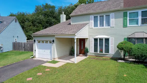 26 Dickenson Dr, Sicklerville, NJ 08081-2401