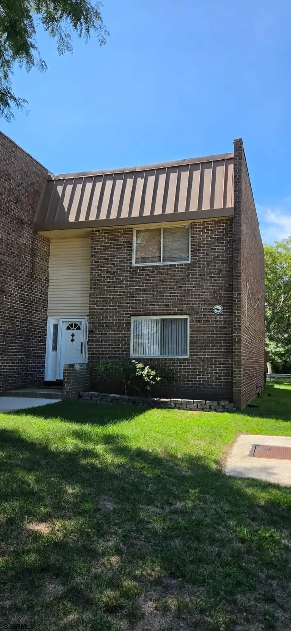 814 N Surrey Ave #608, Ventnor, NJ 08406